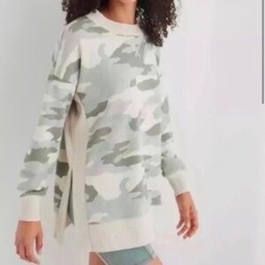 Aerie women’s oversized Camouflage pullover 
Size medium